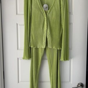 Songs of style Sage Plisse Set (NWT)
